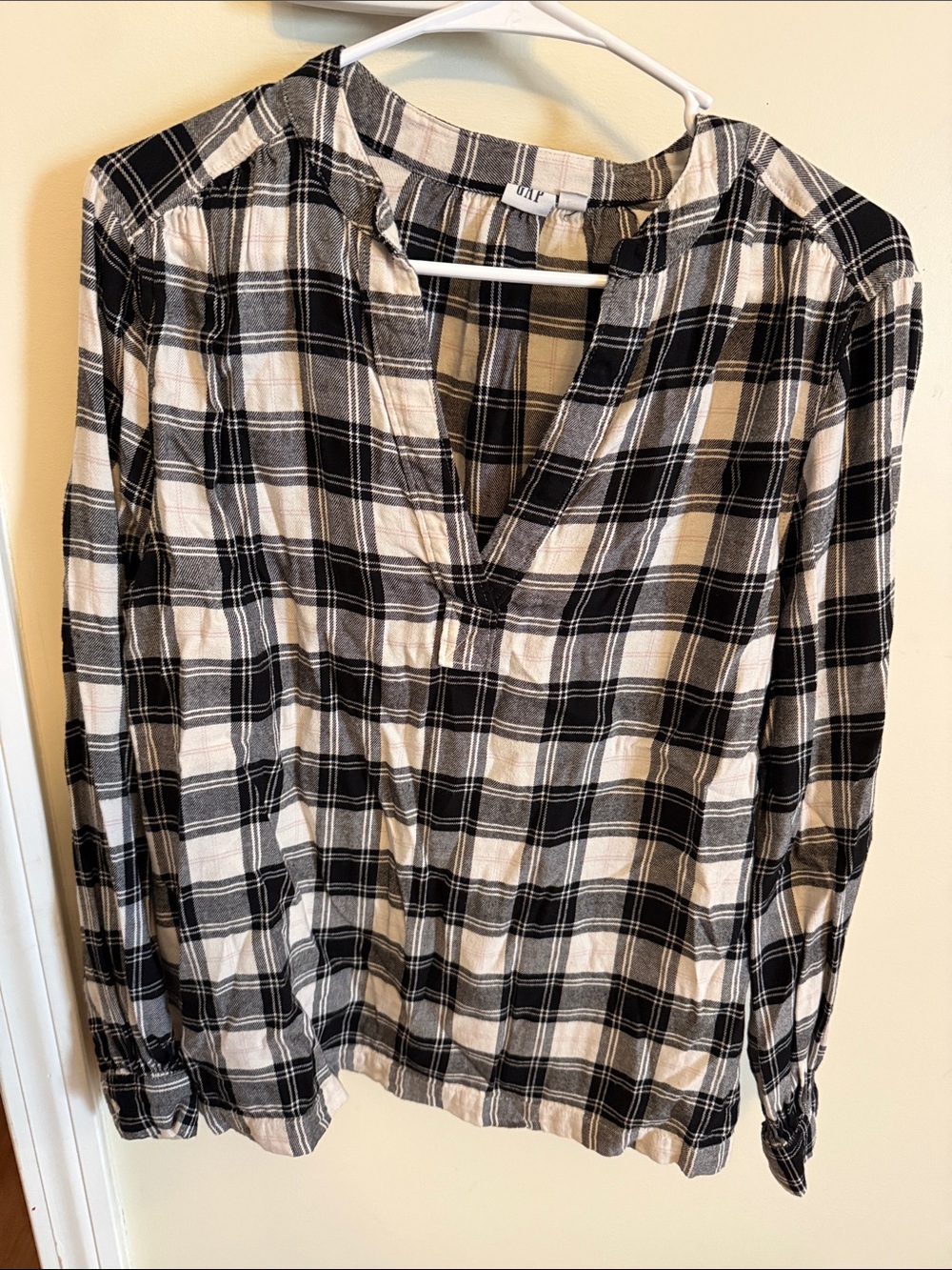 GAP Black and White Plaid V-Neck Long-Sleeve Blouse